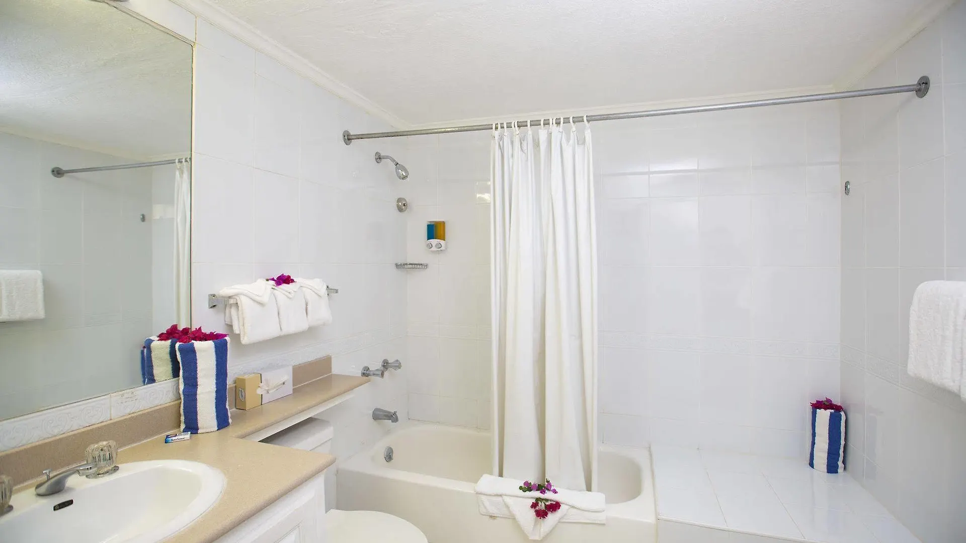 Rooms On The Beach Ocho Rios Hotel